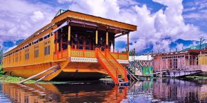 india houseboat dal lake